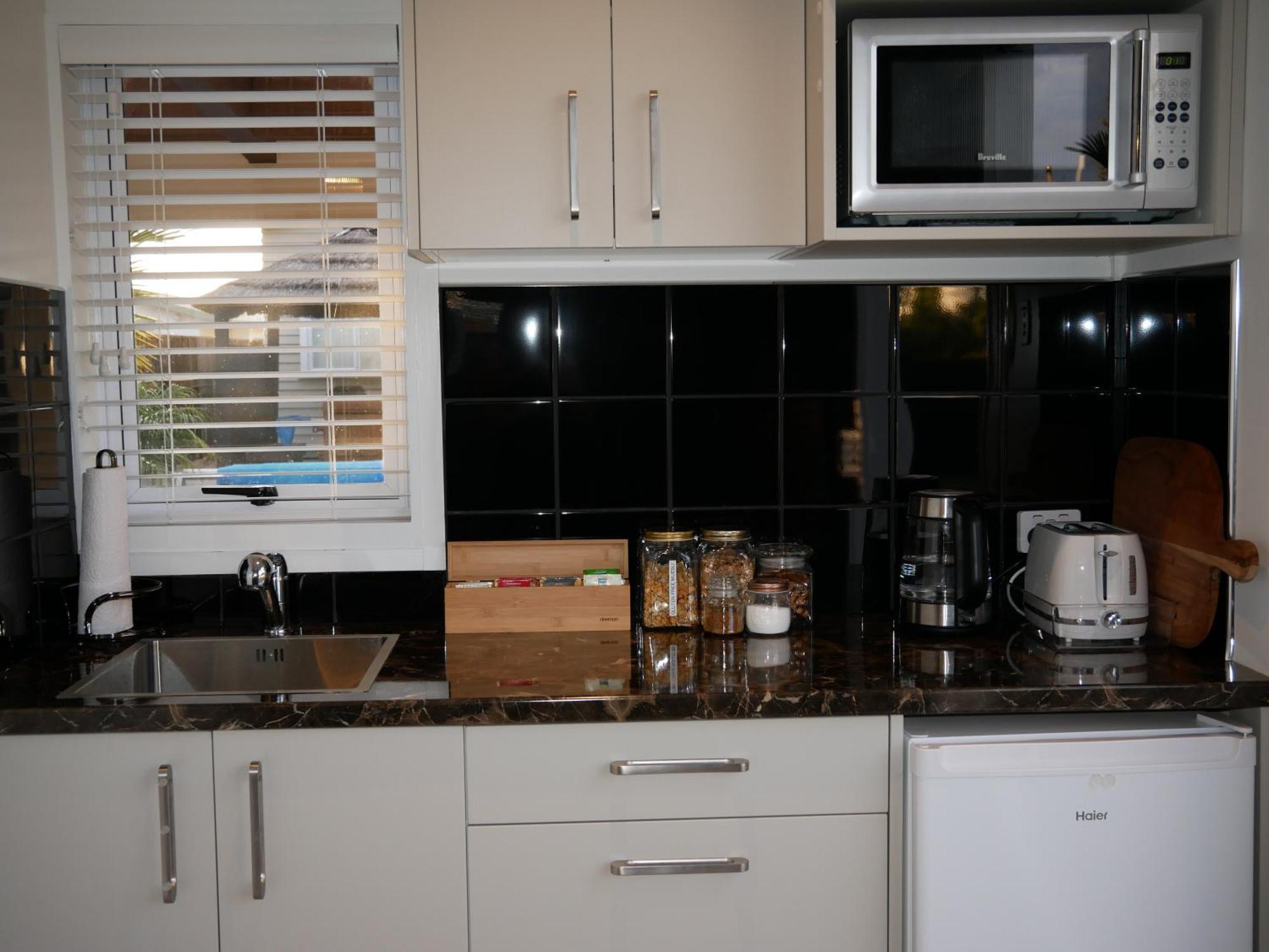 The Pool House Bed & Breakfast - Near Marine Parade Napier Buitenkant foto